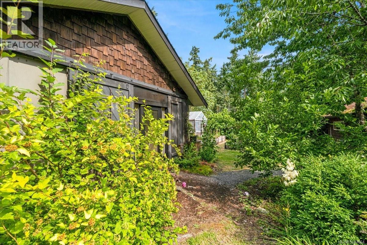 381 Dunsmuir Rd - Image 51