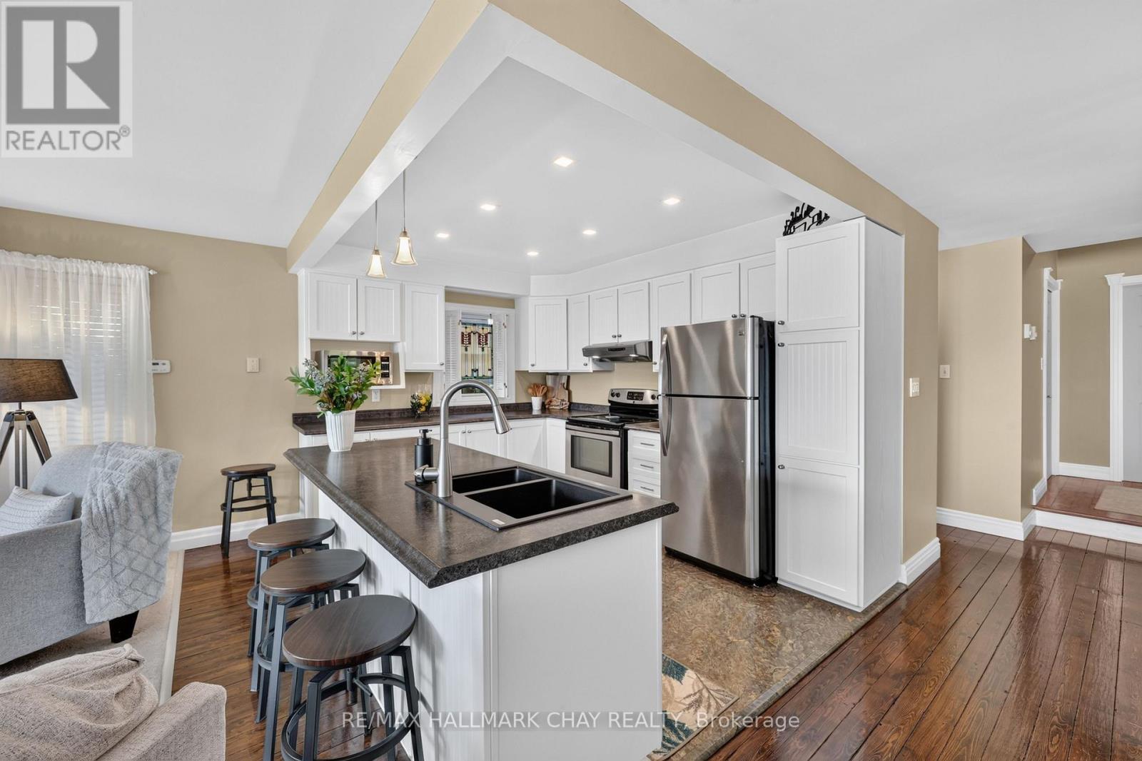 2289 LAKESHORE ROAD E - 18