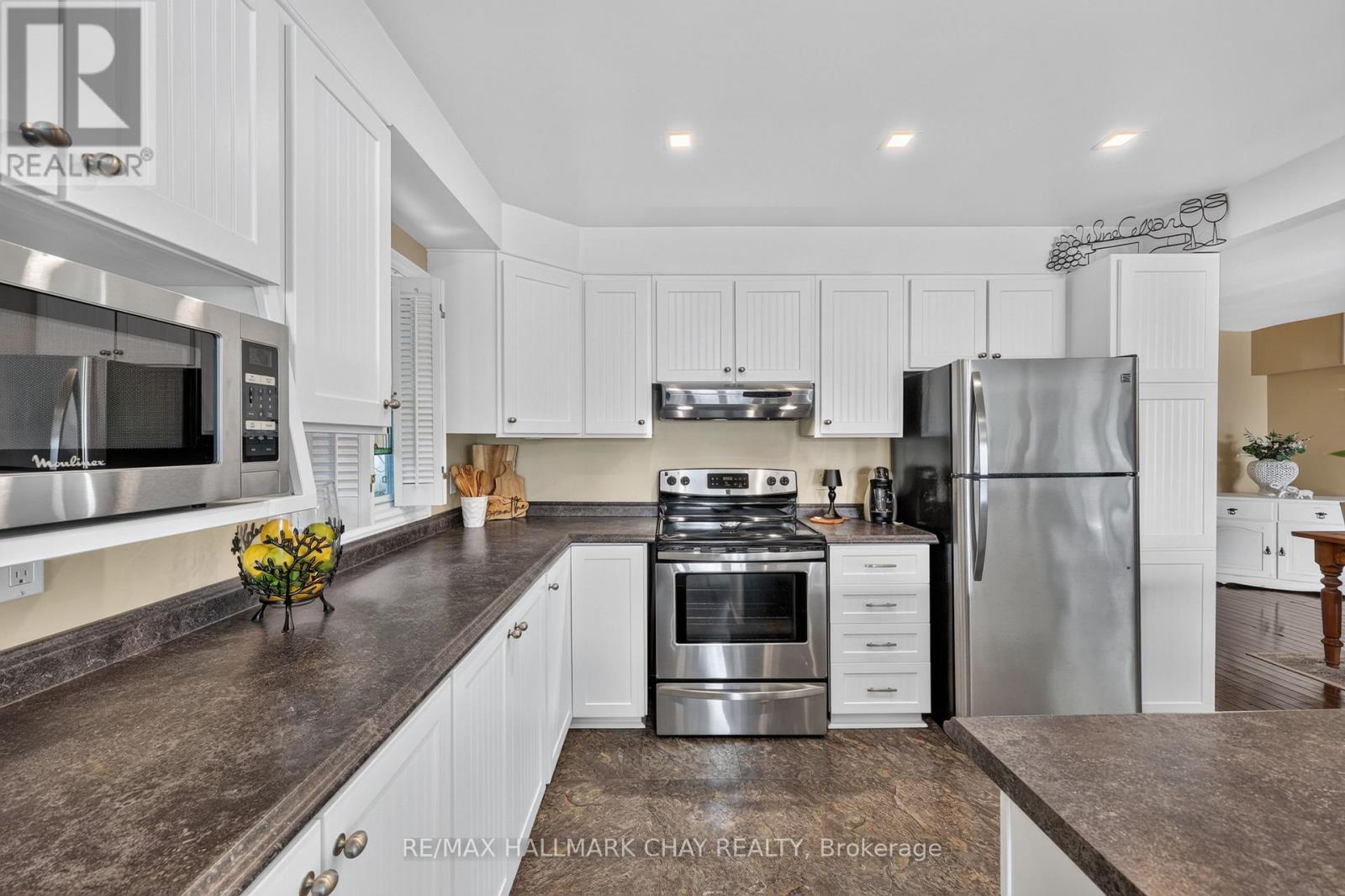 2289 LAKESHORE ROAD E - 19