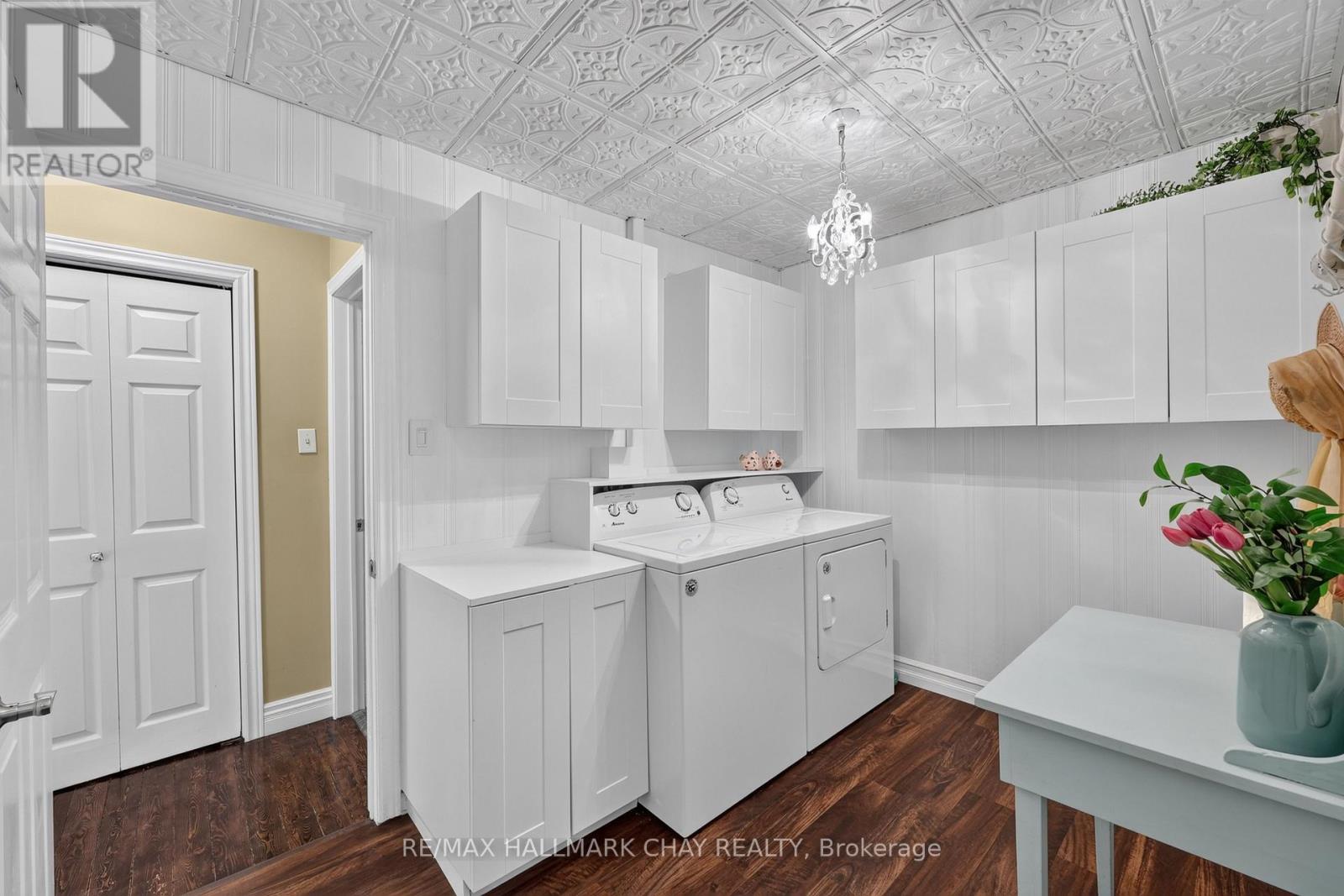 2289 LAKESHORE ROAD E - 34