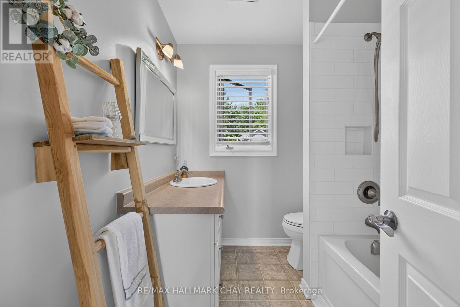 2289 LAKESHORE ROAD E - 45