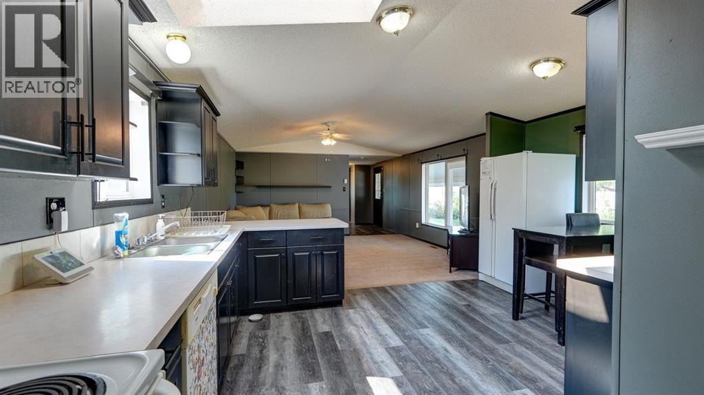 428 57 Avenue W - 10