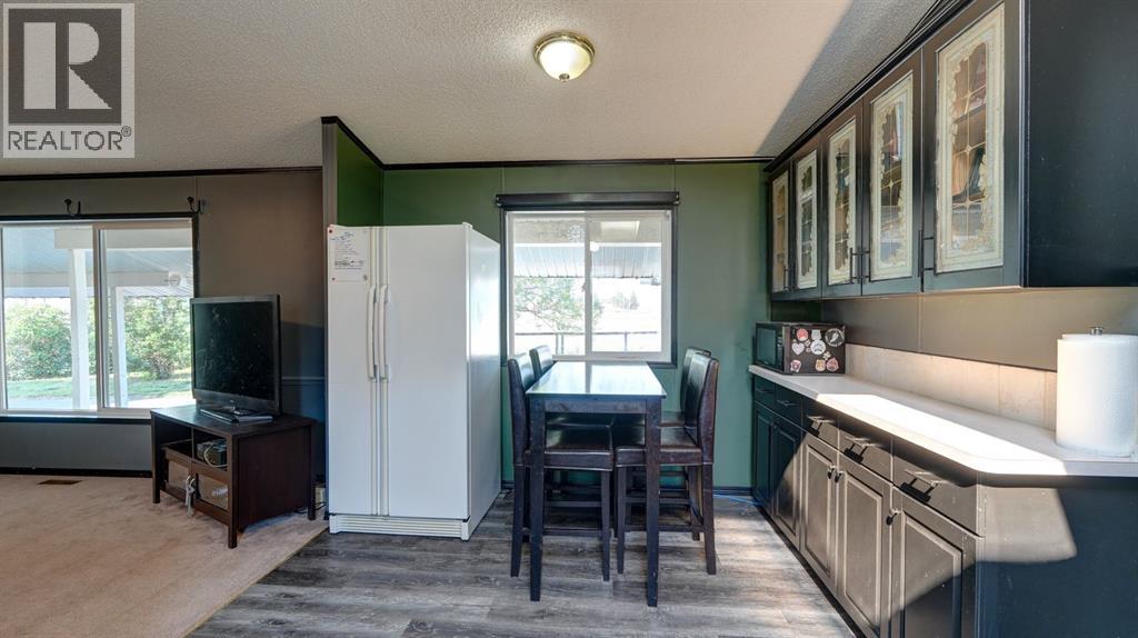 428 57 Avenue W - 11