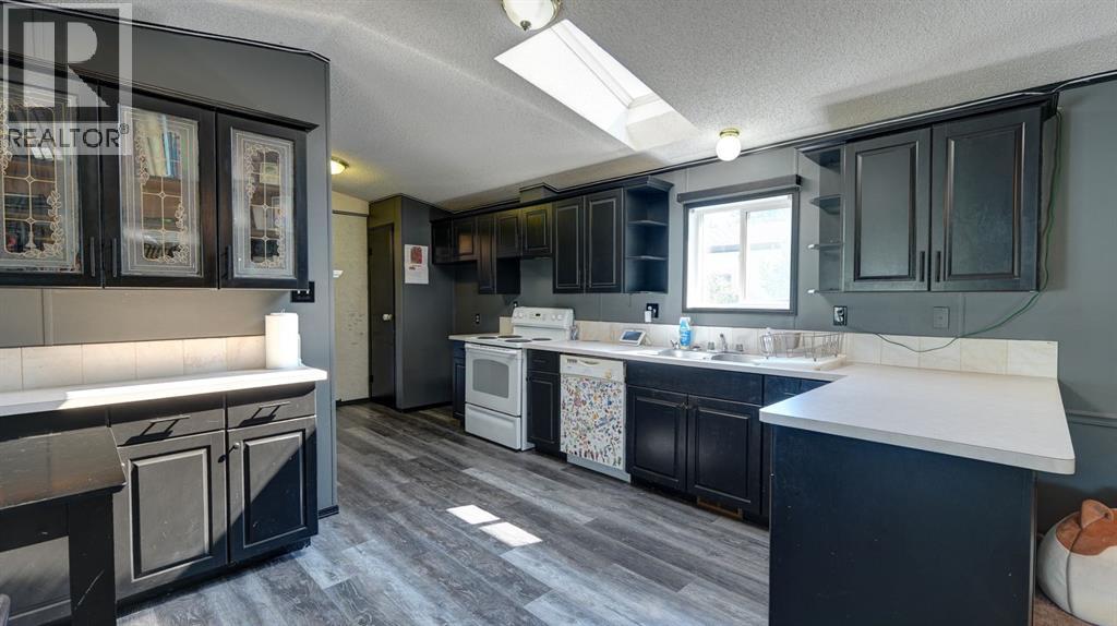 428 57 Avenue W - 12