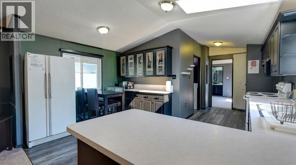 428 57 Avenue W - 13