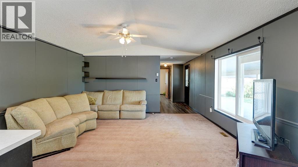 428 57 Avenue W - 16