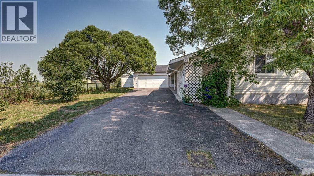 428 57 Avenue W - 4