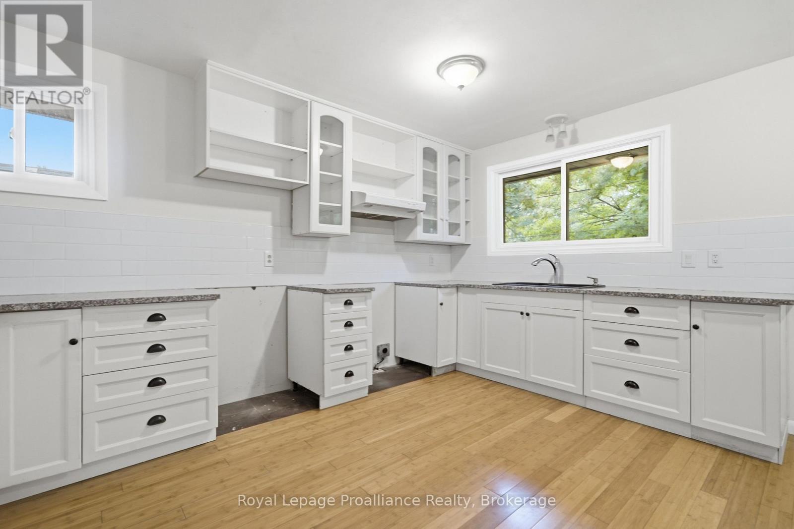156 PINEHILL CRESCENT - 11