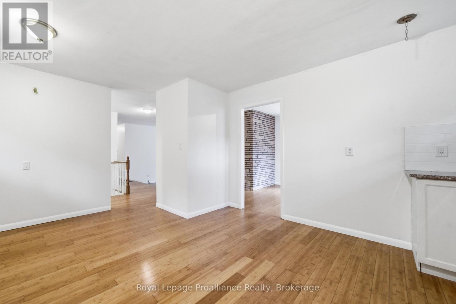 156 PINEHILL CRESCENT - 14