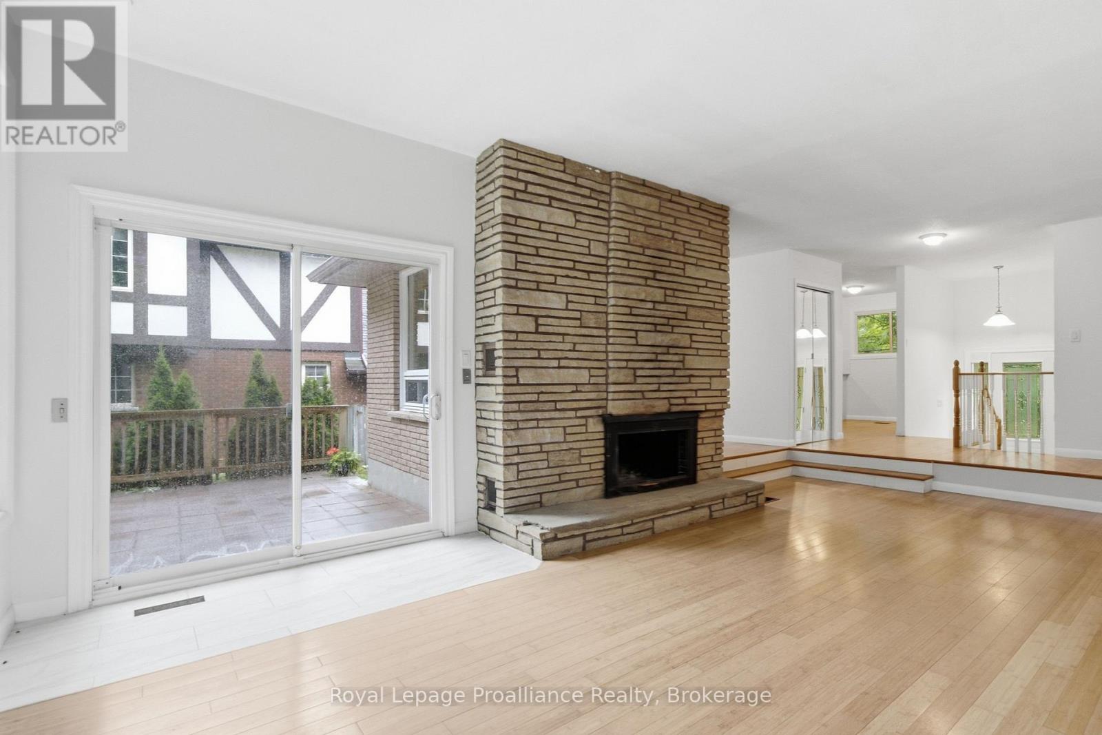 156 PINEHILL CRESCENT - 17