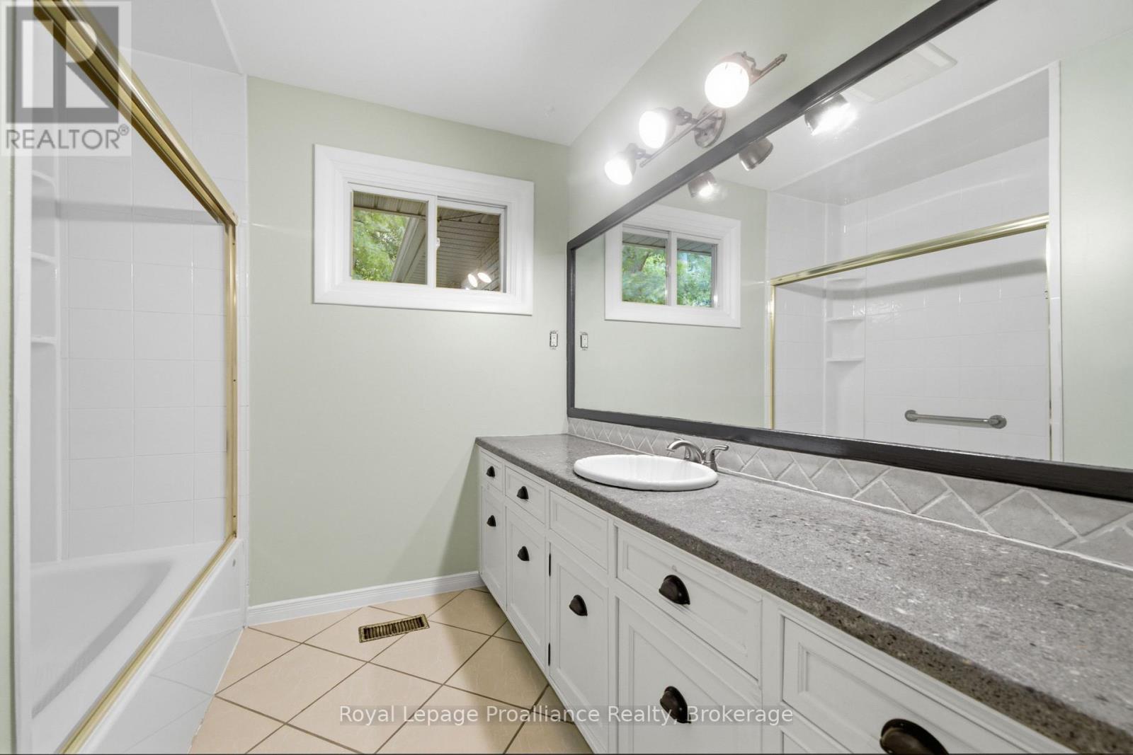 156 PINEHILL CRESCENT - 19