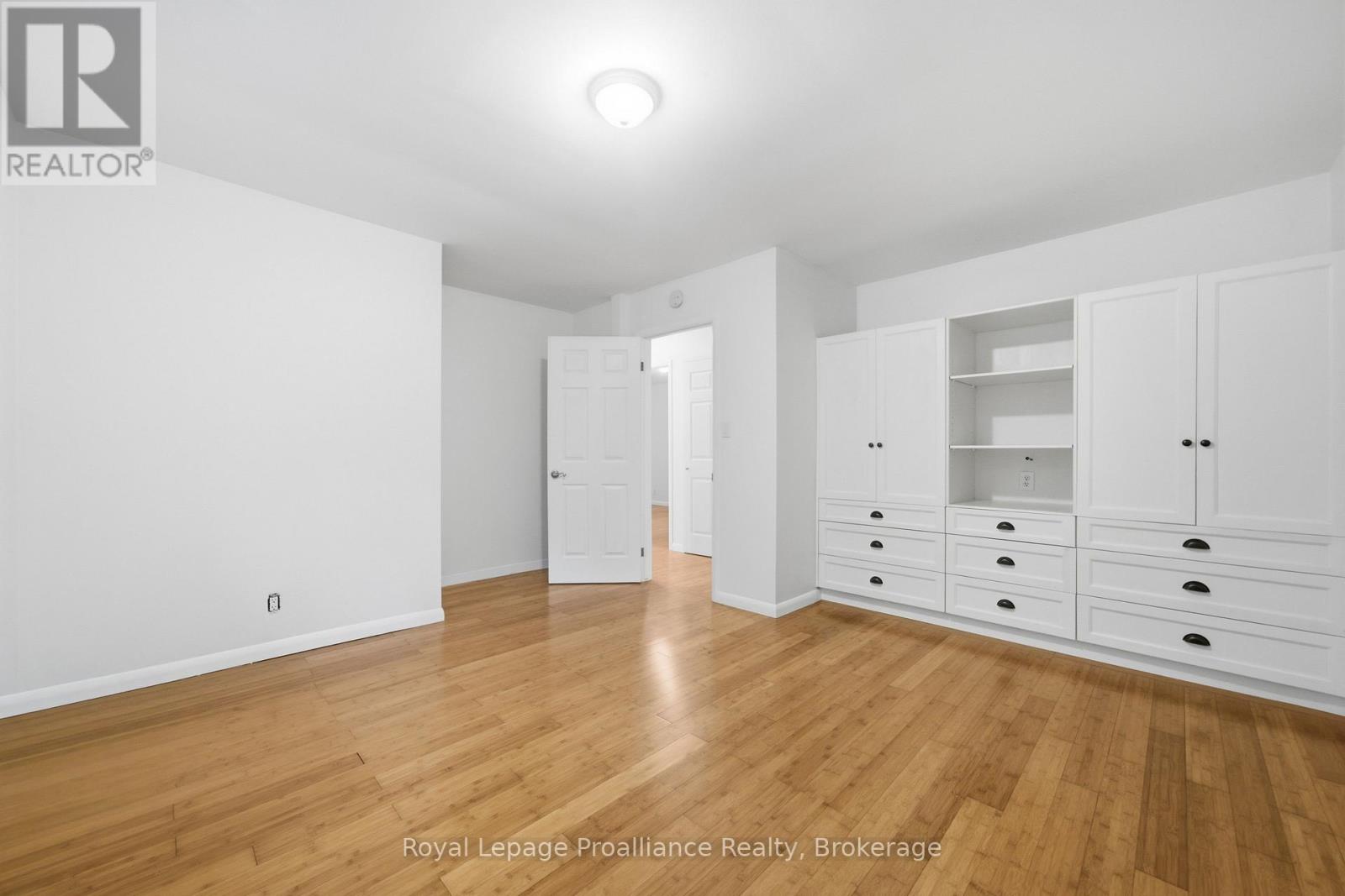 156 PINEHILL CRESCENT - 23