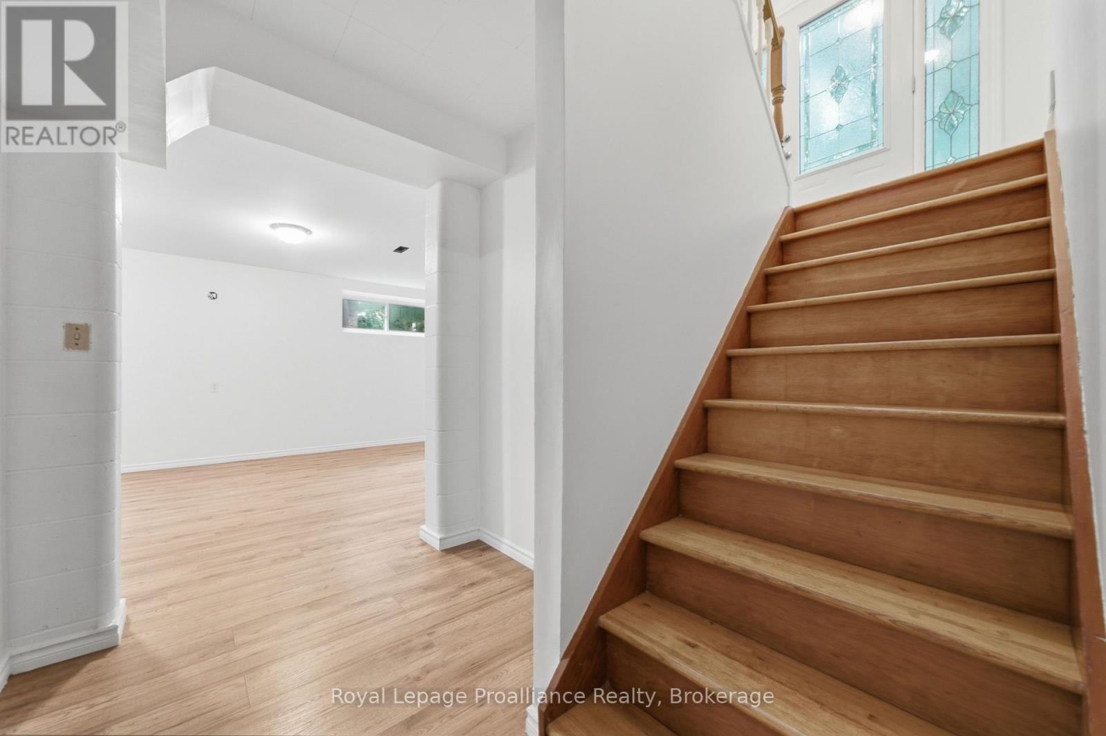 156 PINEHILL CRESCENT - 26