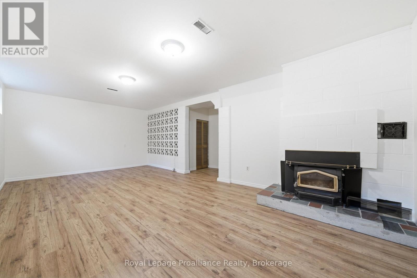 156 PINEHILL CRESCENT - 29