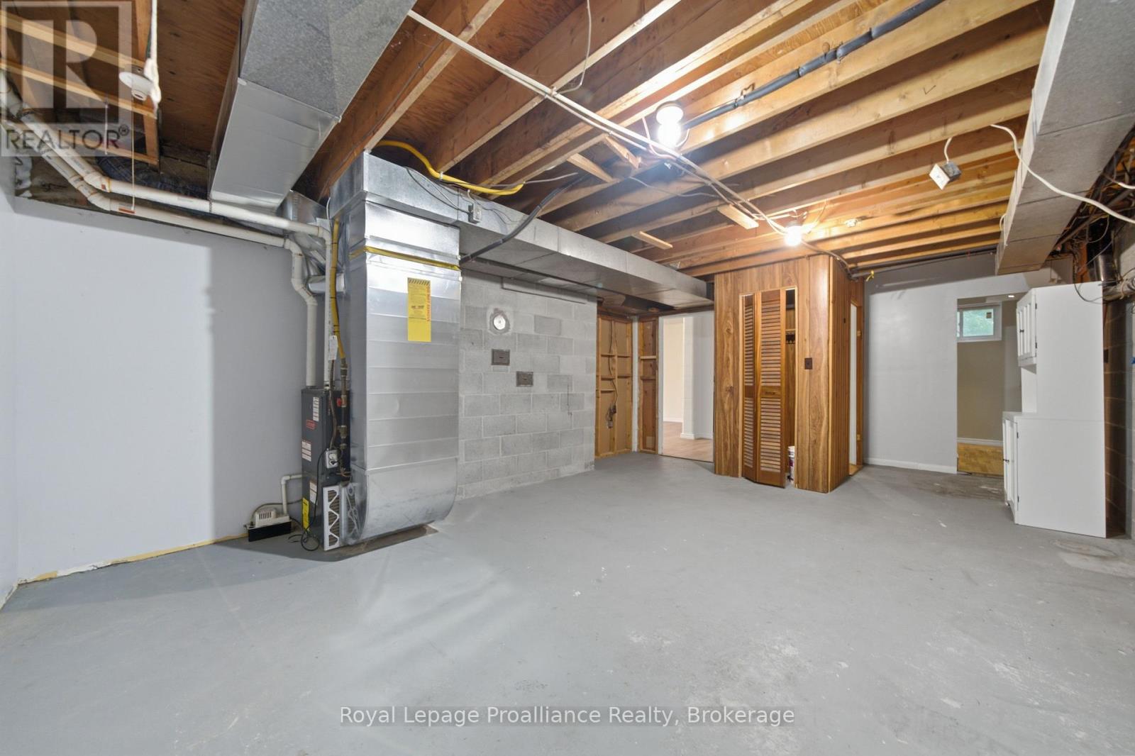 156 PINEHILL CRESCENT - 31