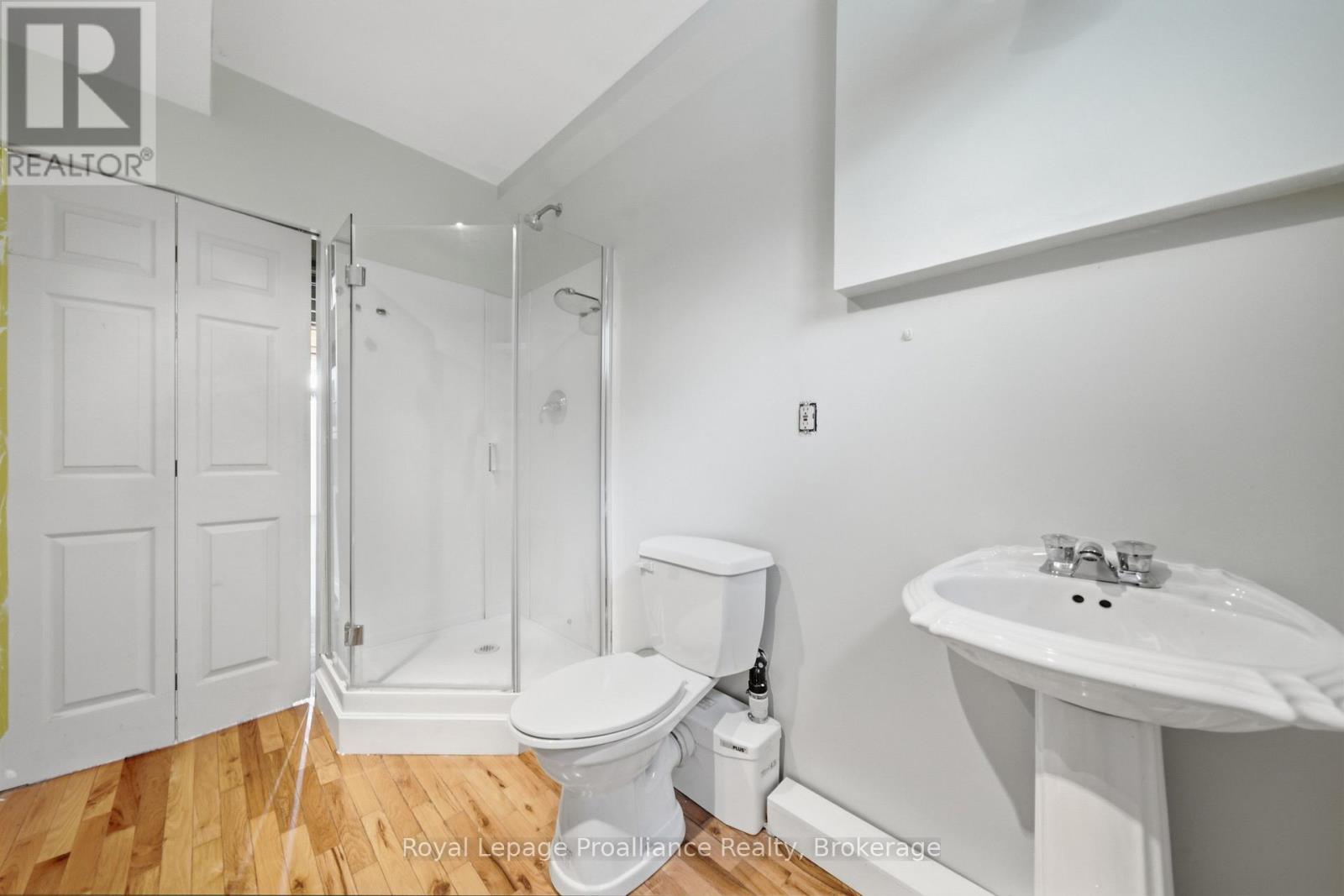 156 PINEHILL CRESCENT - 32