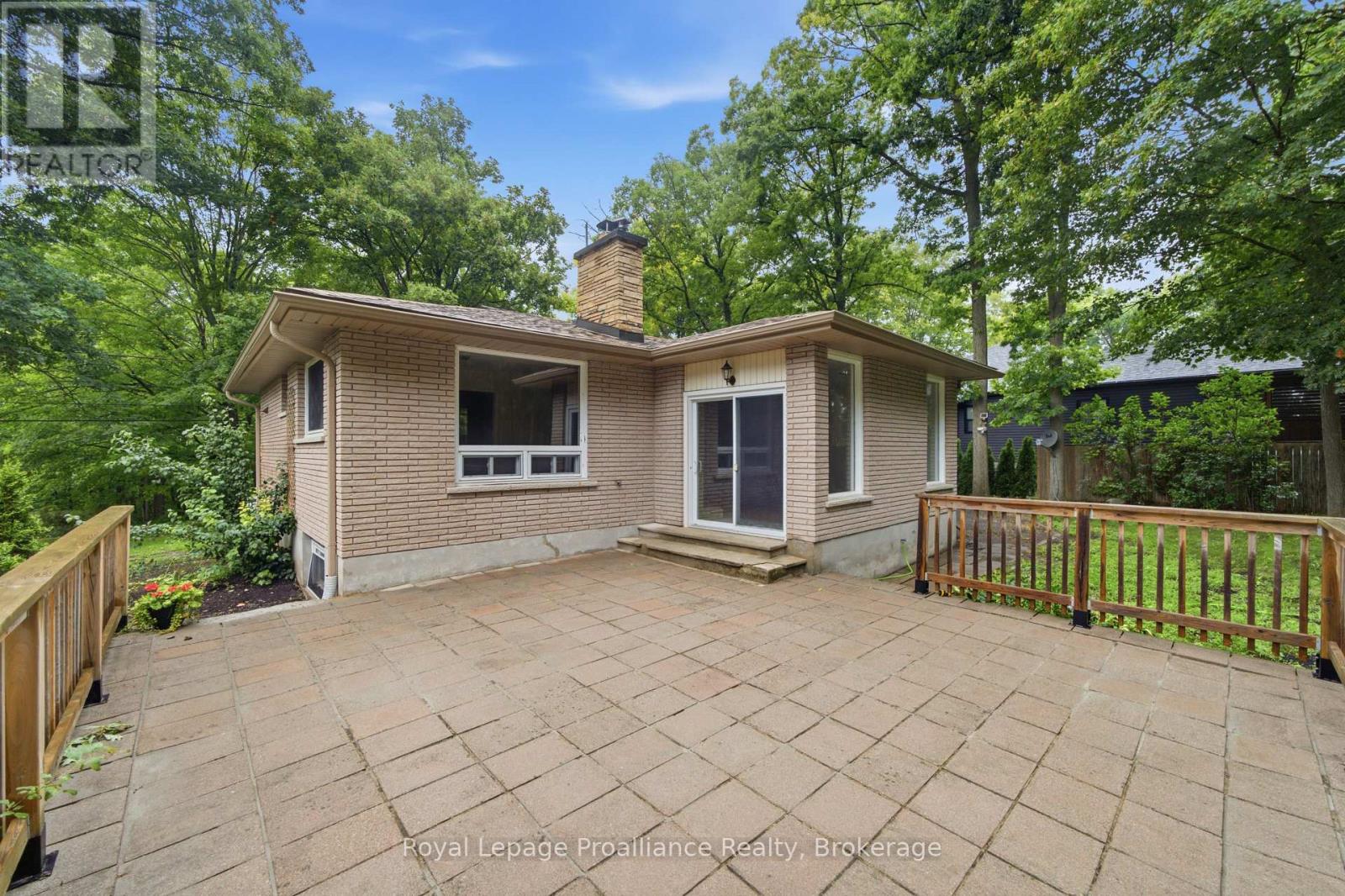 156 PINEHILL CRESCENT - 37