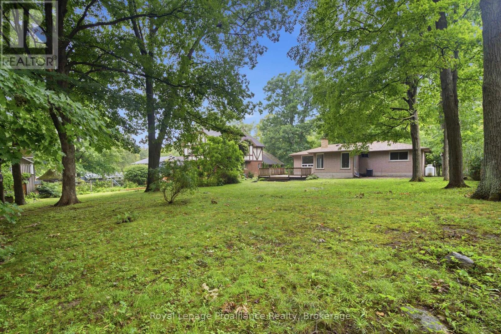 156 PINEHILL CRESCENT - 43