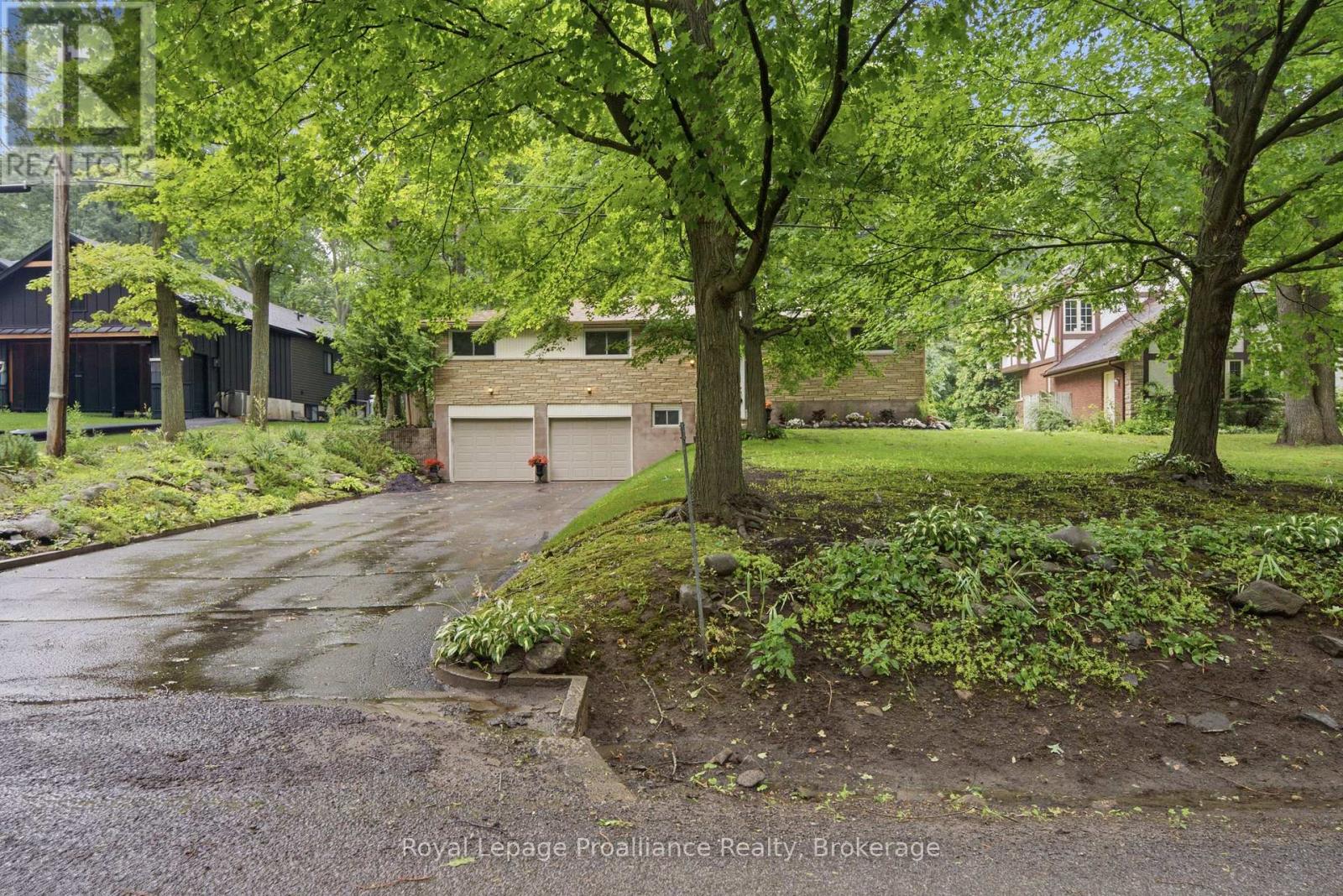 156 PINEHILL CRESCENT - 45