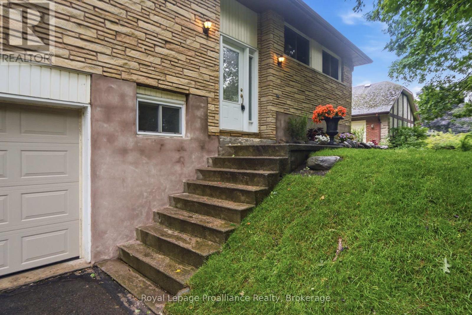 156 PINEHILL CRESCENT - 5