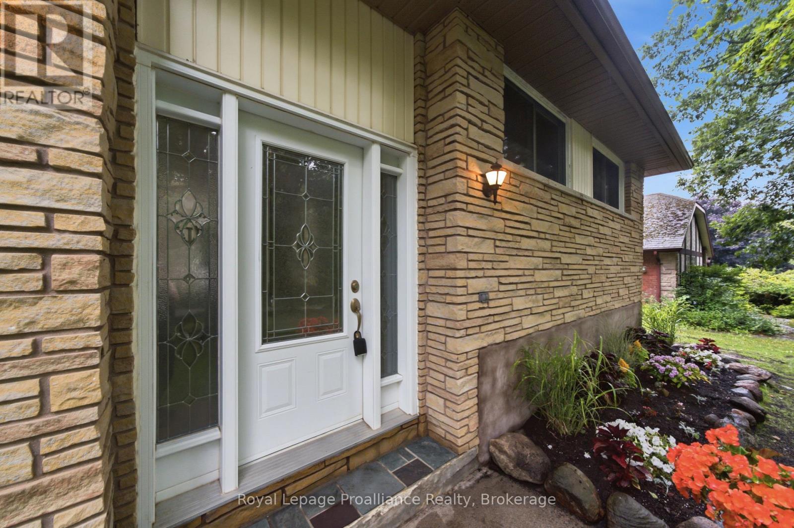 156 PINEHILL CRESCENT - 6