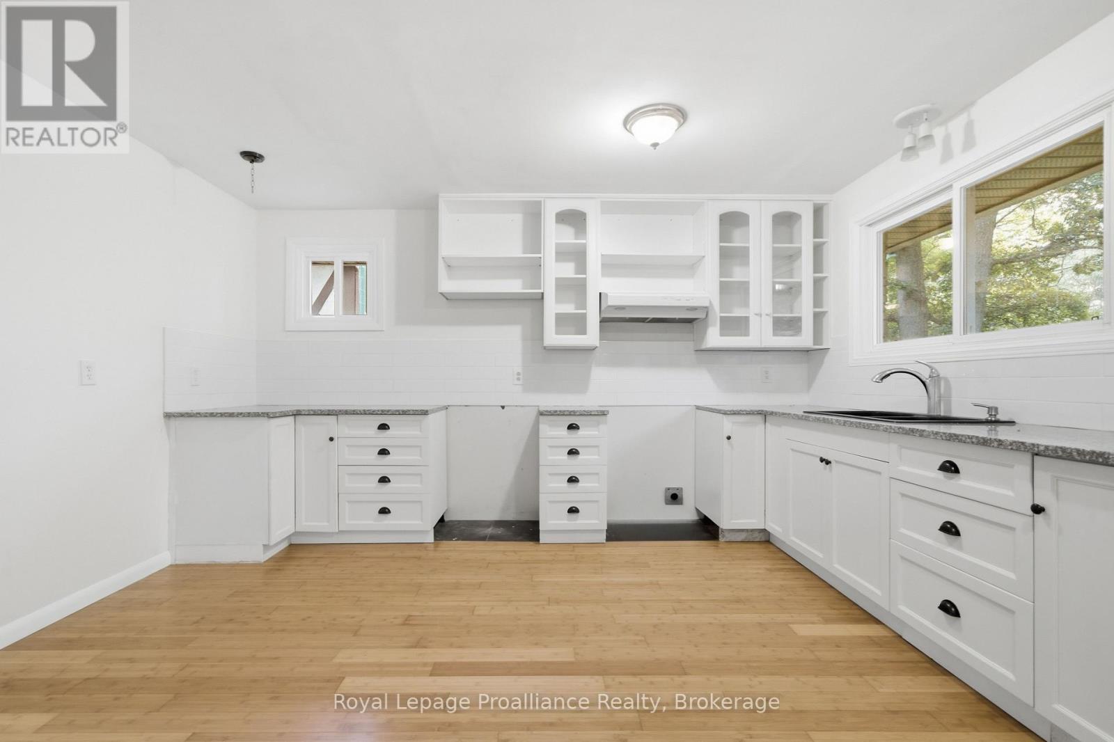 156 PINEHILL CRESCENT - 9