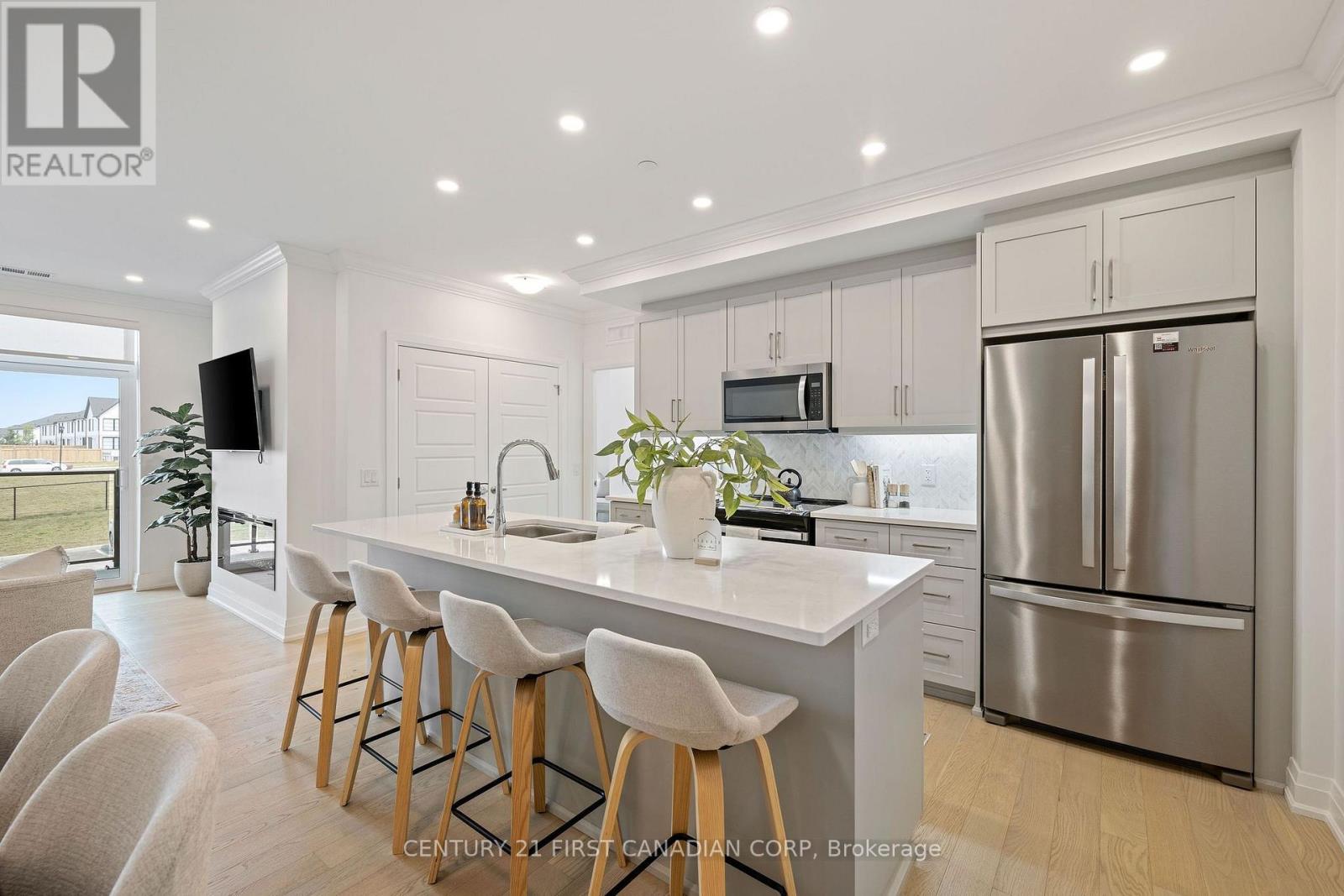 #202 1560 UPPER WEST AVENUE - 3