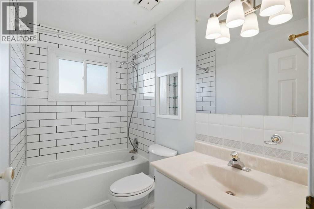 6119 Blackthorn Crescent NE - 14