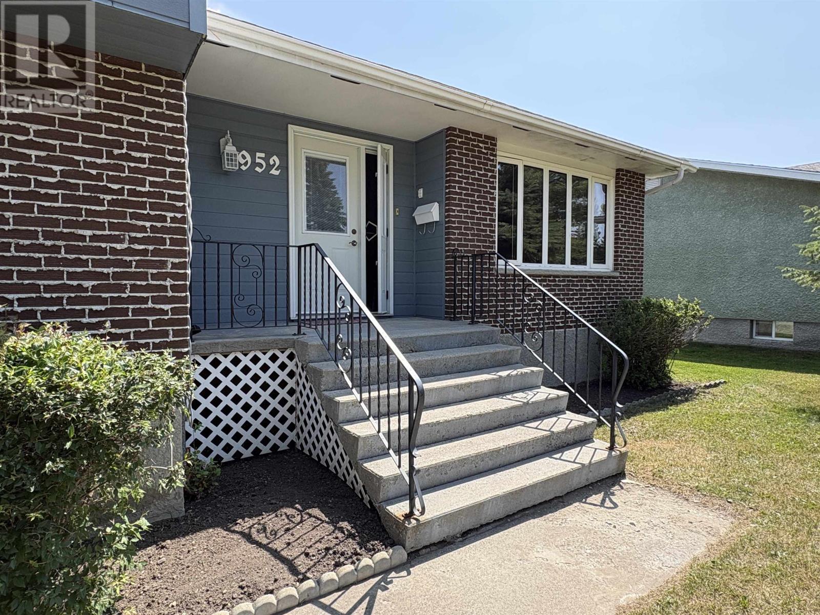 952 Russell BAY - 3