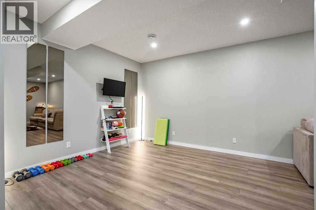 30 WOLF Crescent - 30