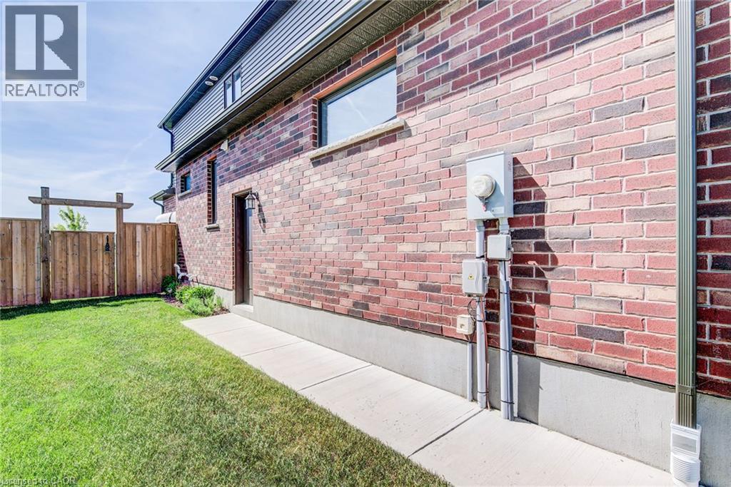 42 GELLERT Drive - 44