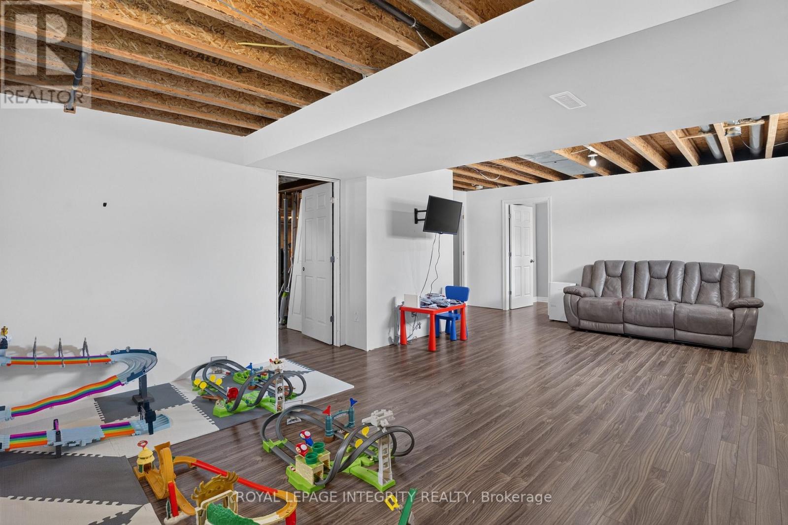 117 CASTEL STREET - Image 17