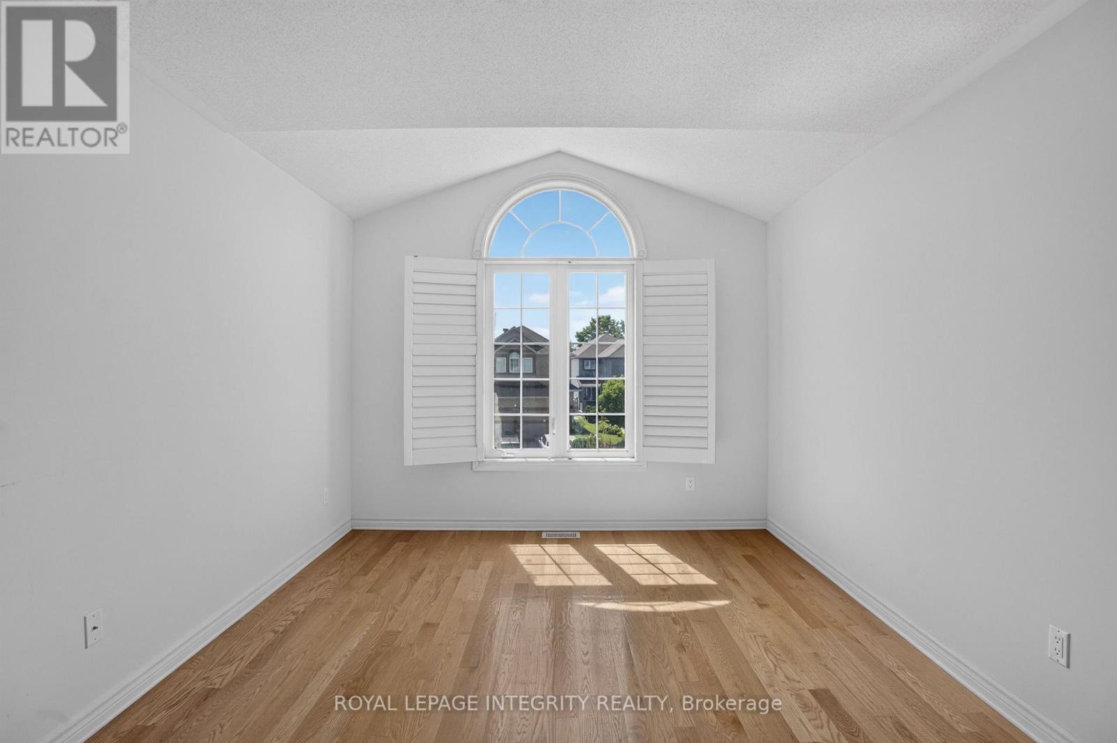275 KIWANIS COURT - 25
