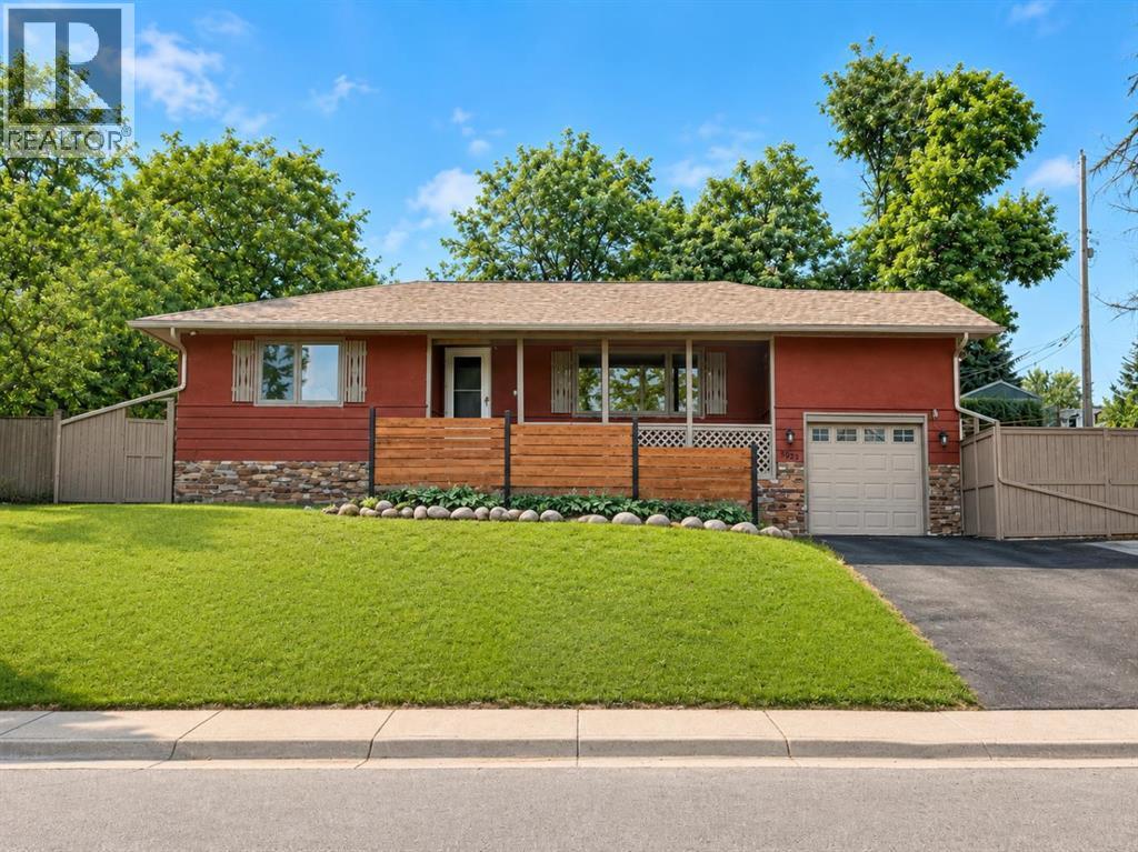 5923 Thorncliffe Drive NW - 1