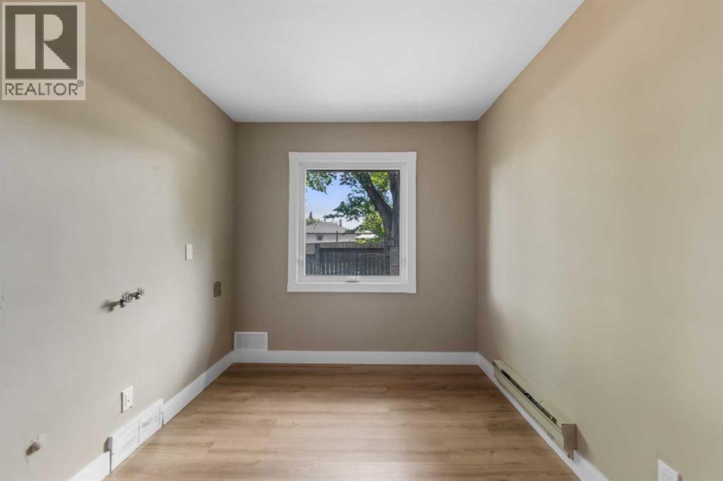 5923 Thorncliffe Drive NW - 17