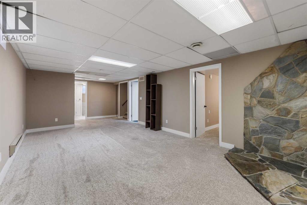 5923 Thorncliffe Drive NW - 23