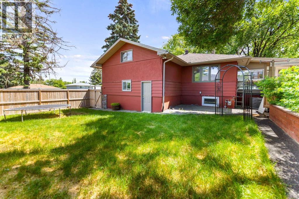5923 Thorncliffe Drive NW - 29