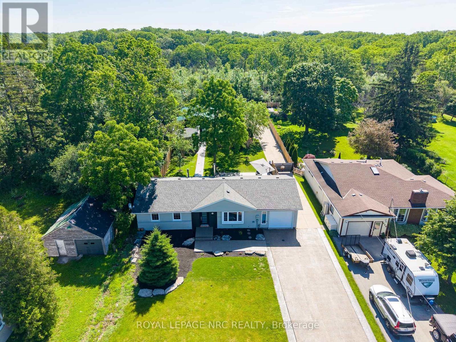 646 PROSPECT POINT ROAD N - 1