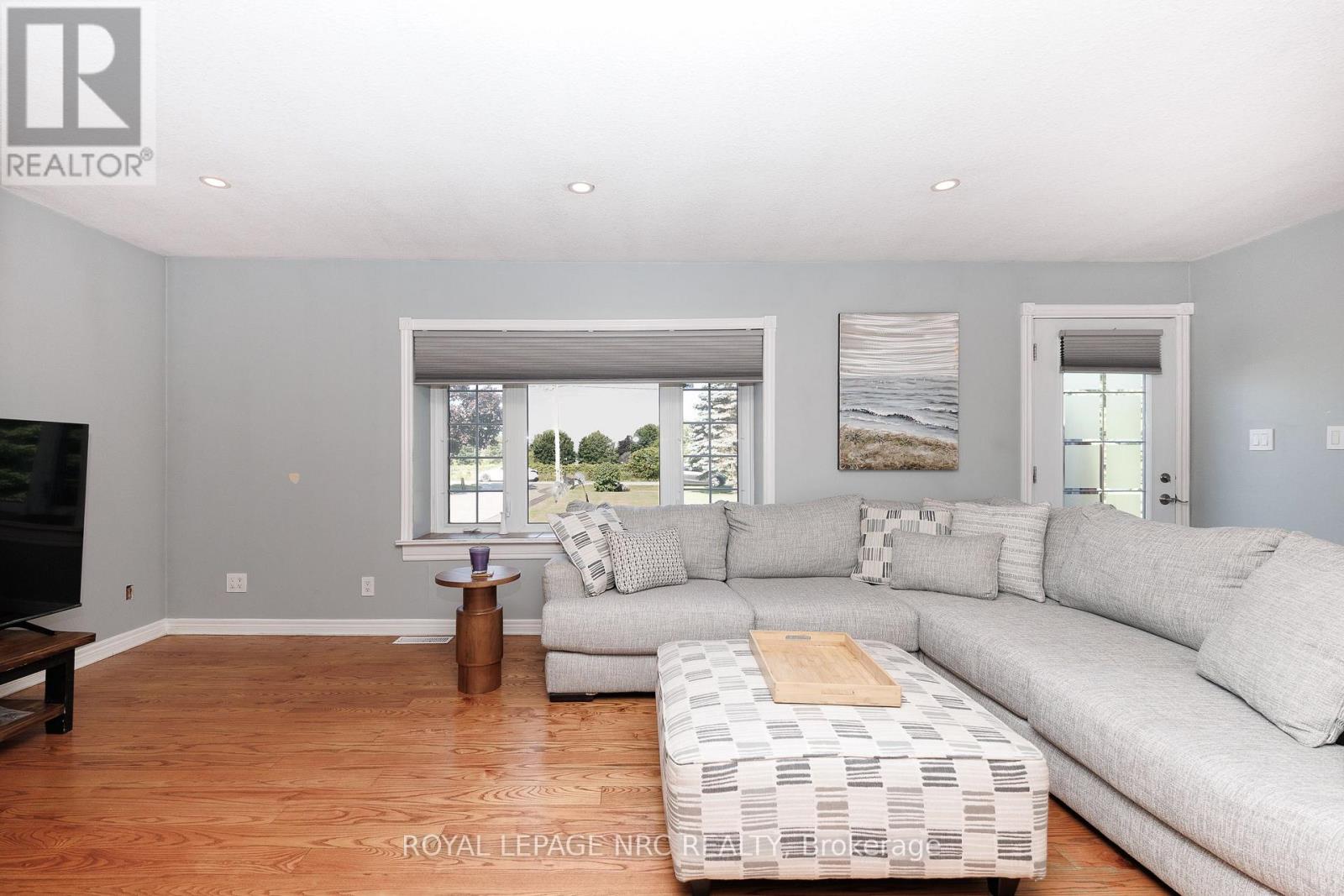 646 PROSPECT POINT ROAD N - Image 6