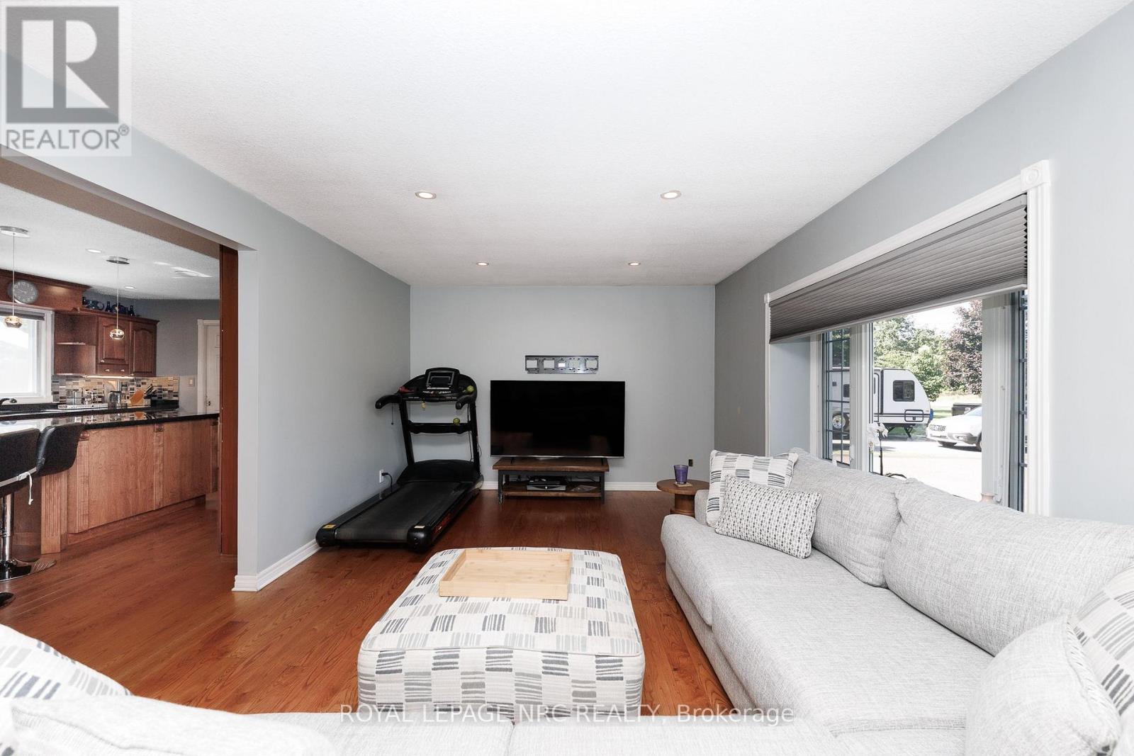 646 PROSPECT POINT ROAD N - Image 7