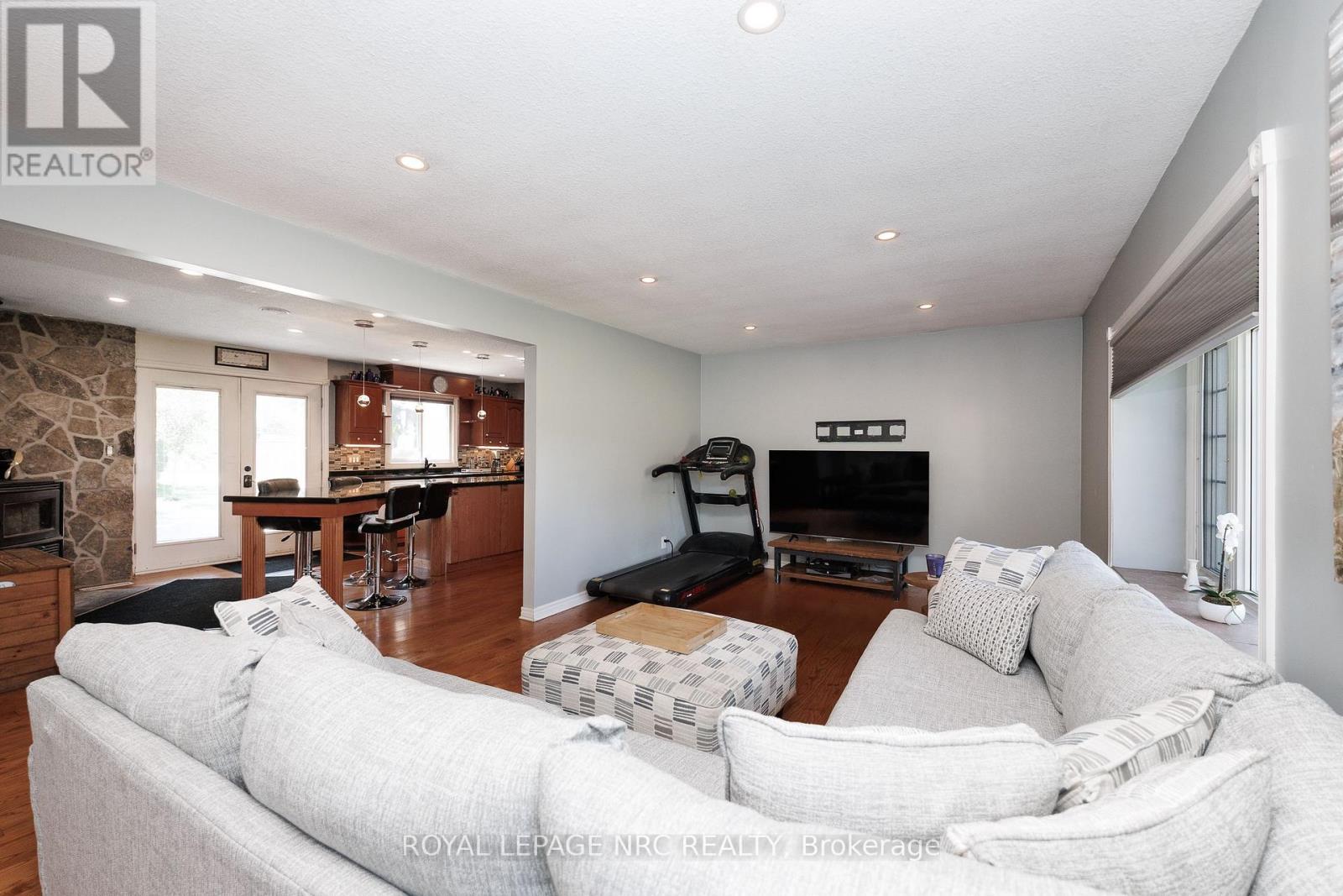 646 PROSPECT POINT ROAD N - Image 8