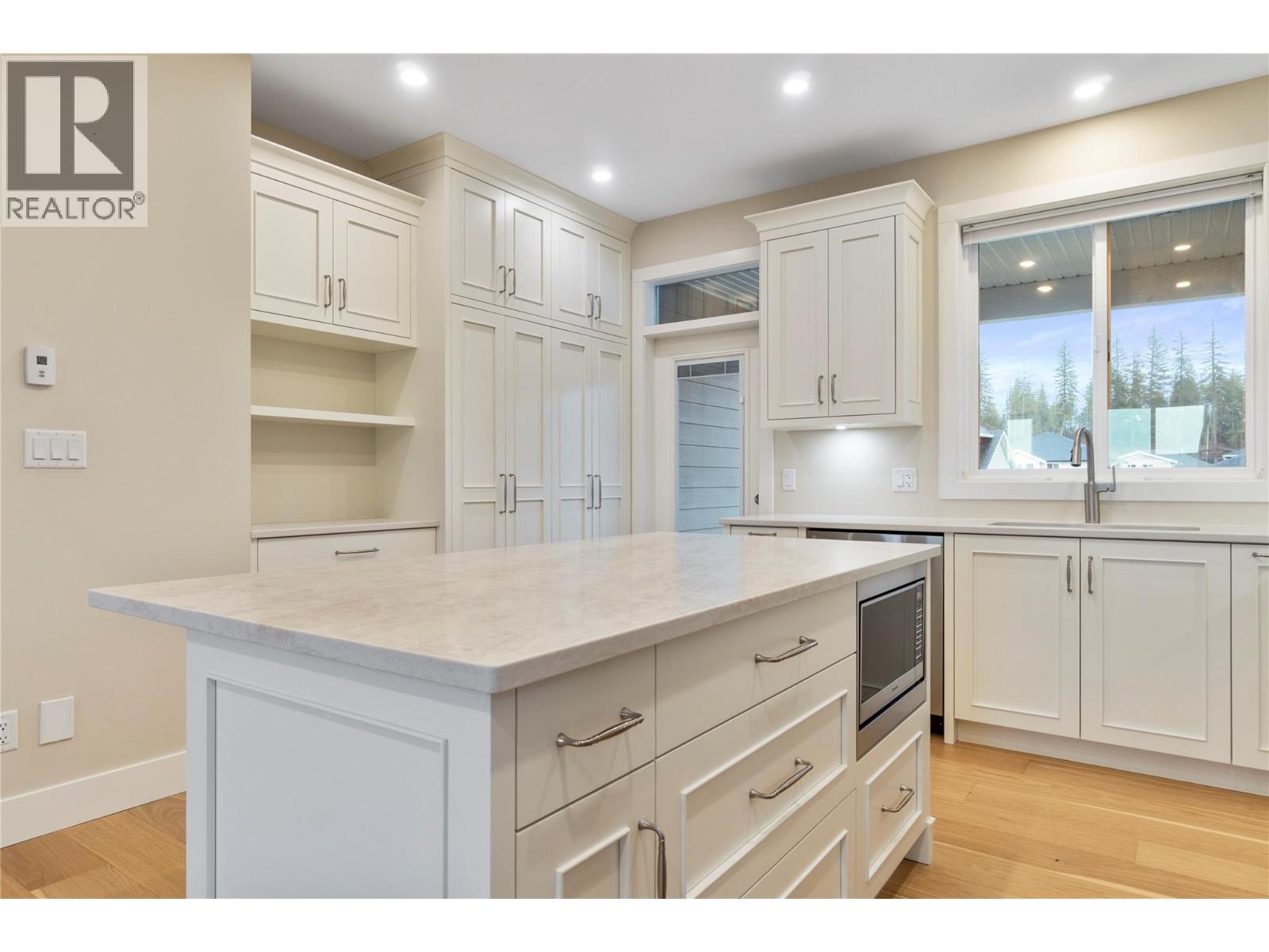 2251 14 Avenue SE - 9