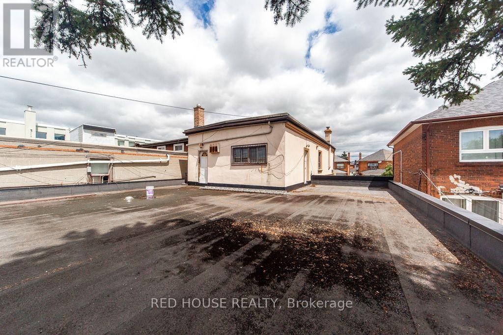 658 VAUGHAN ROAD - Image 28