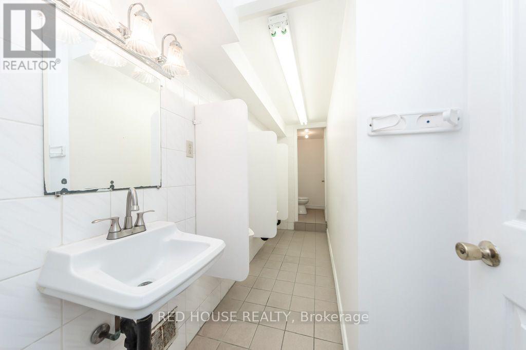 658 VAUGHAN ROAD - Image 35