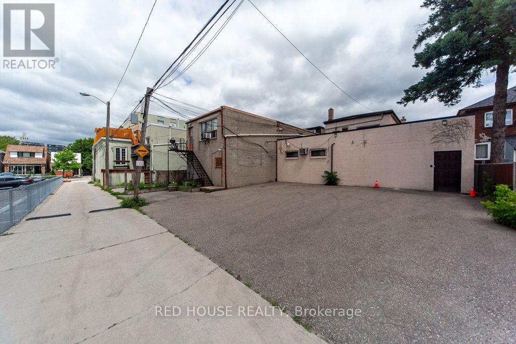 658 VAUGHAN ROAD - 38