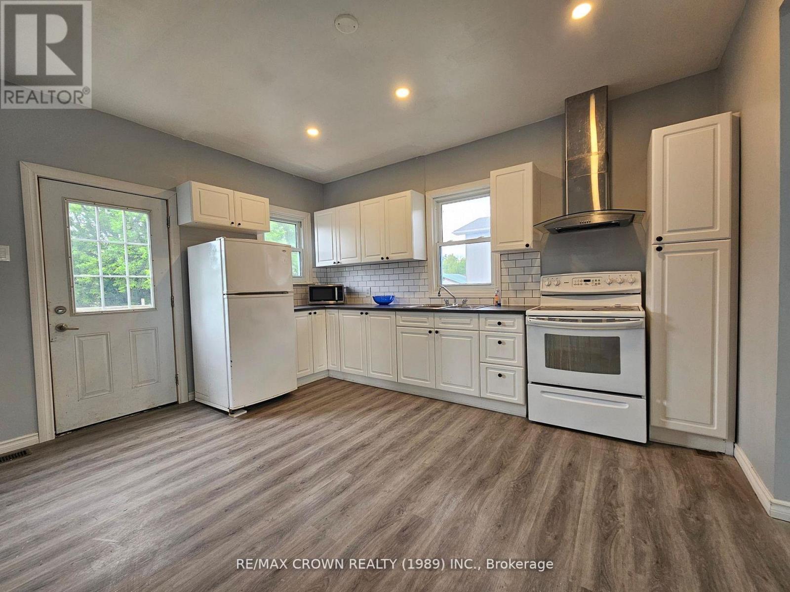 28 LAKESHORE DRIVE - 11