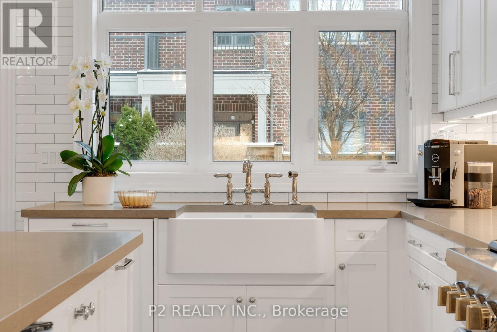 10 KING BOULEVARD - Image 15
