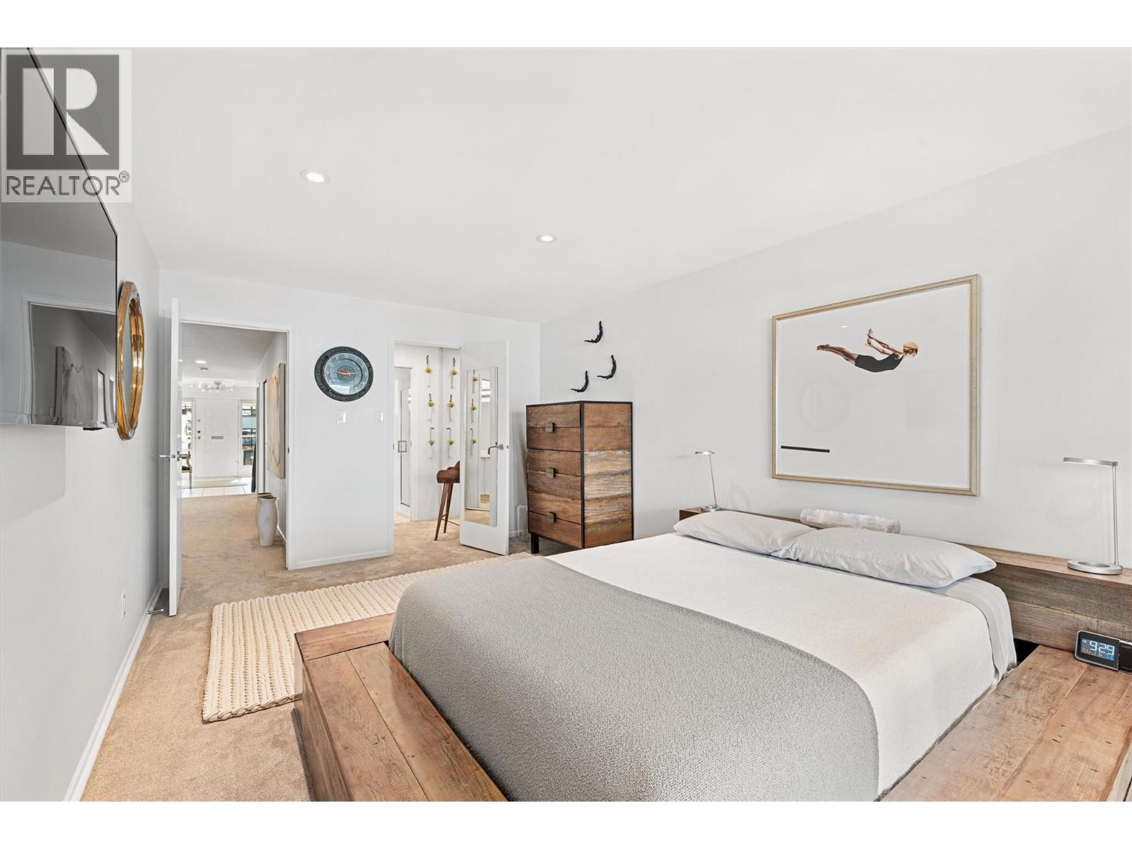 #202 2900 Abbott Street - 20