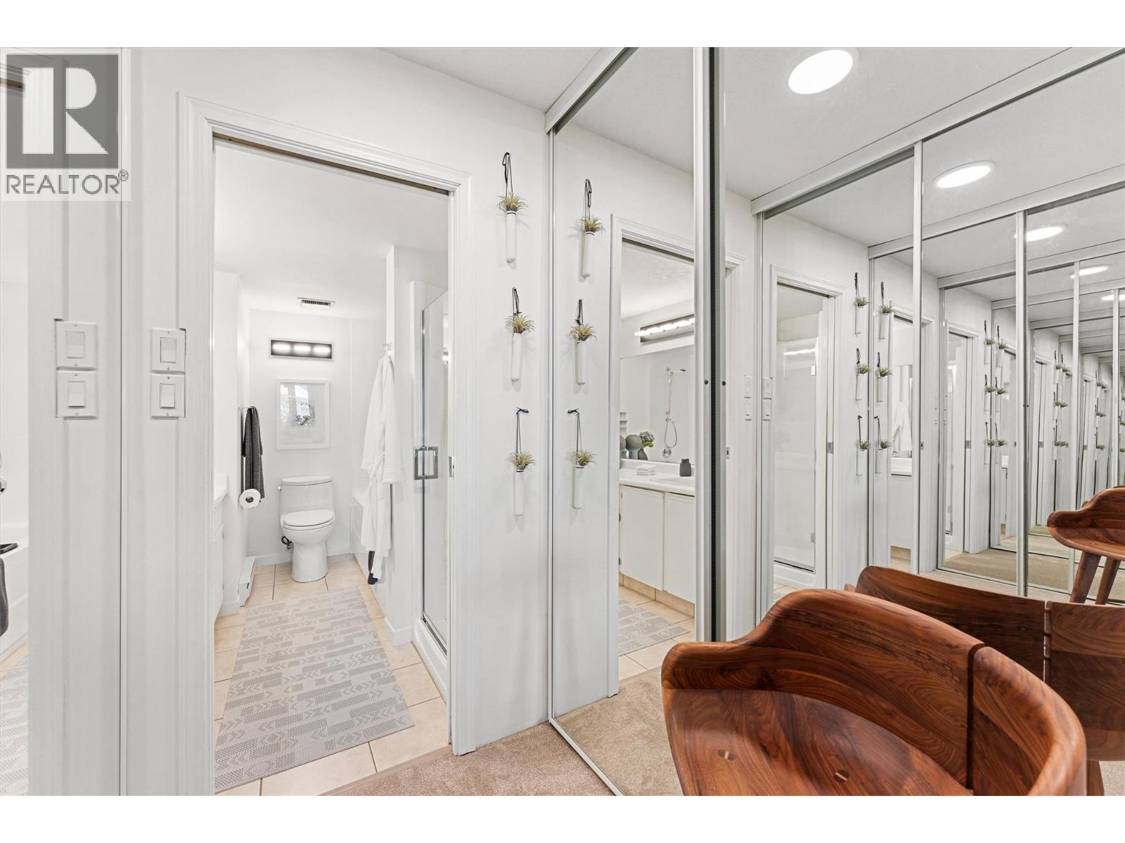 #202 2900 Abbott Street - 22
