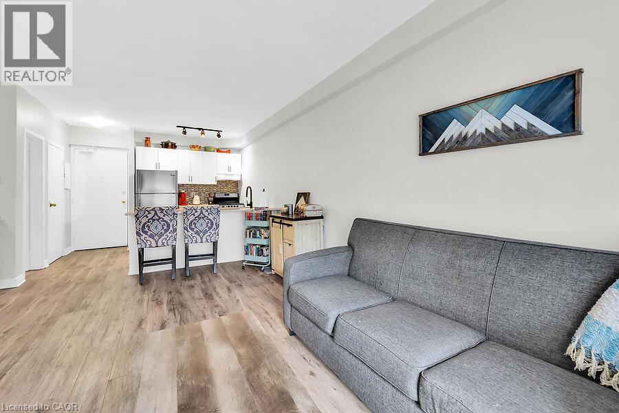 #102 141 CATHARINE Street S - 13